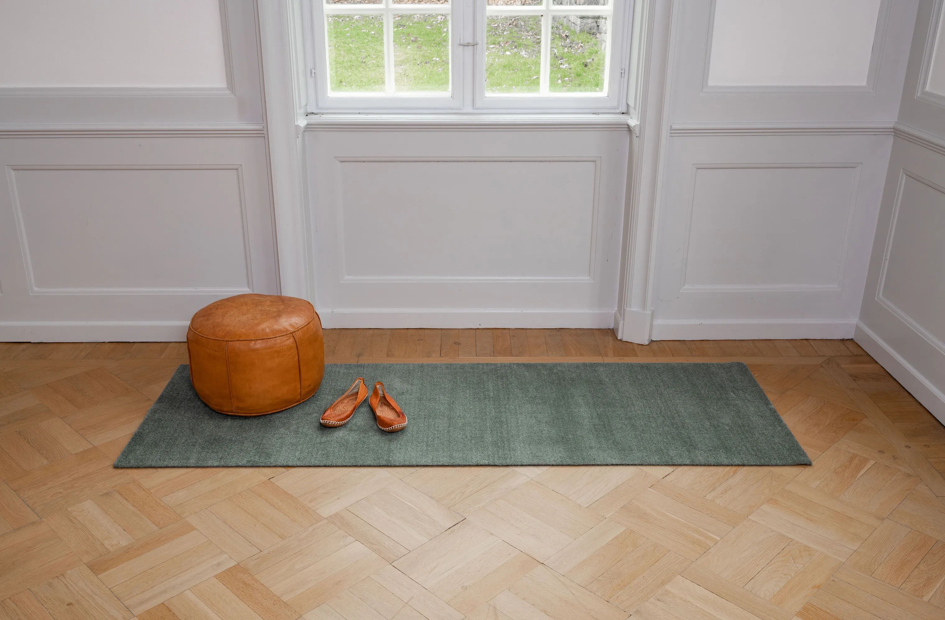 Tica Copenhagen Gulvtæpper Uni Color Løber i støvet grøn, B90 x L200 cm, 3