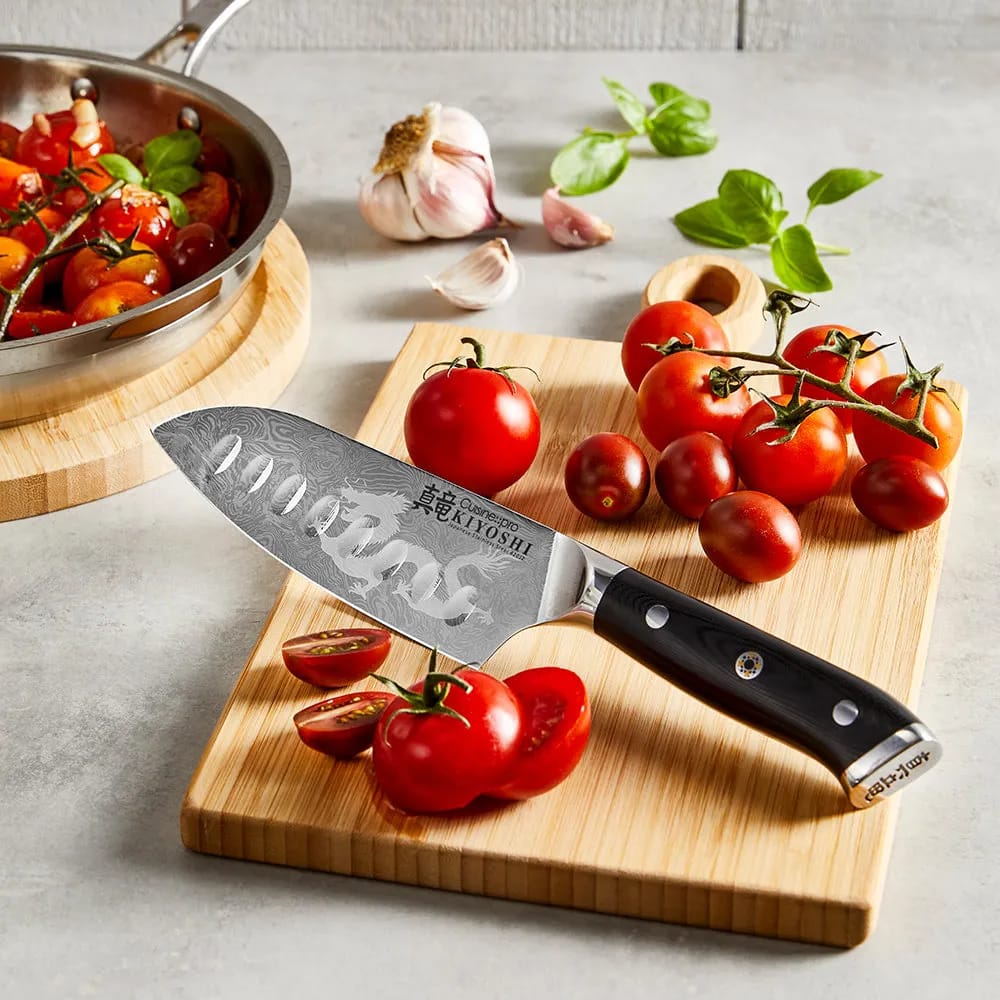 THE CUSTOM CHEF™ Santokuknive Cuisine::pro®
KIYOSHI™ Cuisine::pro KIYOSHI™ Santokukniv i 15 cm, 2