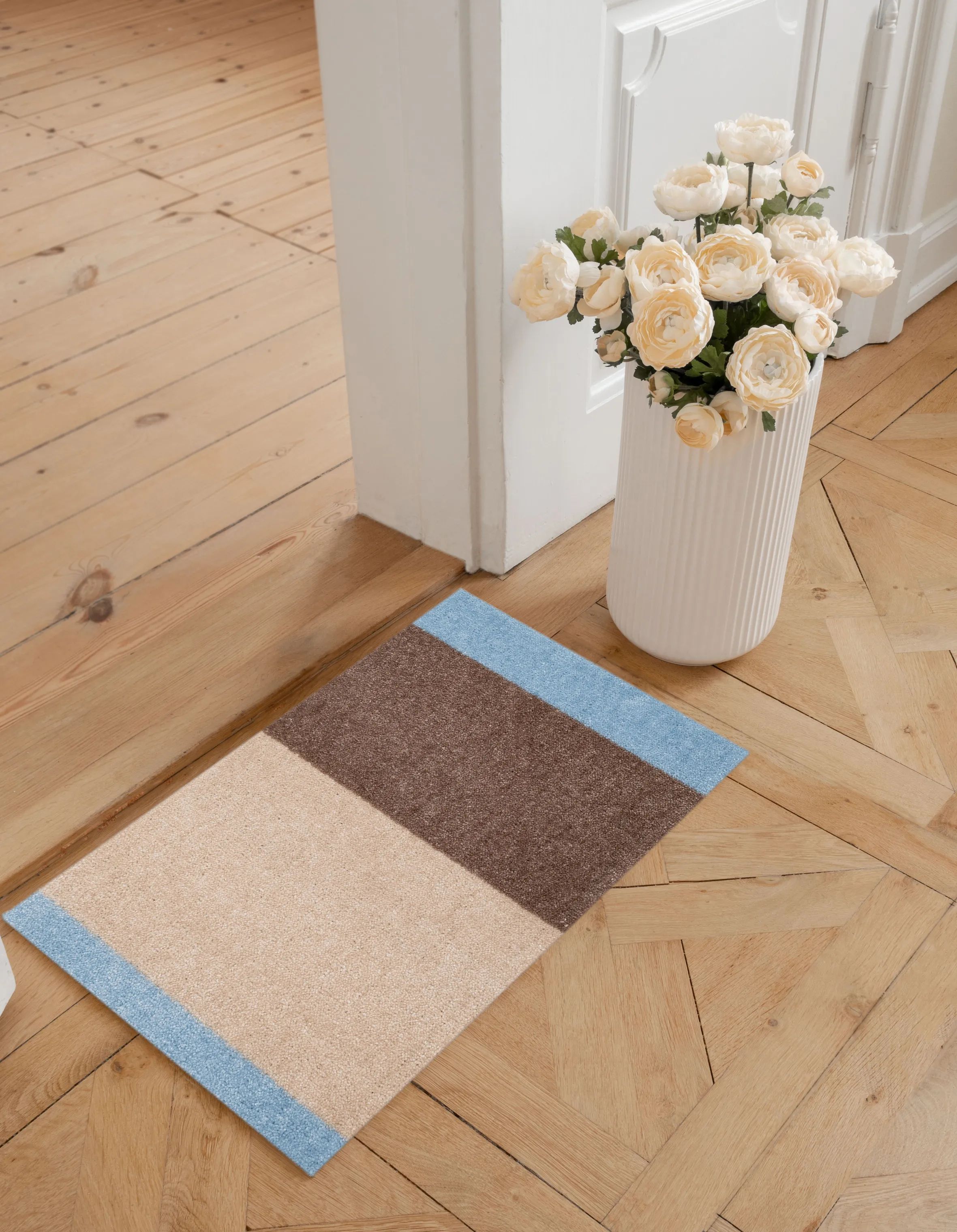 Tica Copenhagen Dørmåtter Stripes Horisontal Gulvmåtte i Ivory/Sand/Blå, B40 x L60 cm, 6