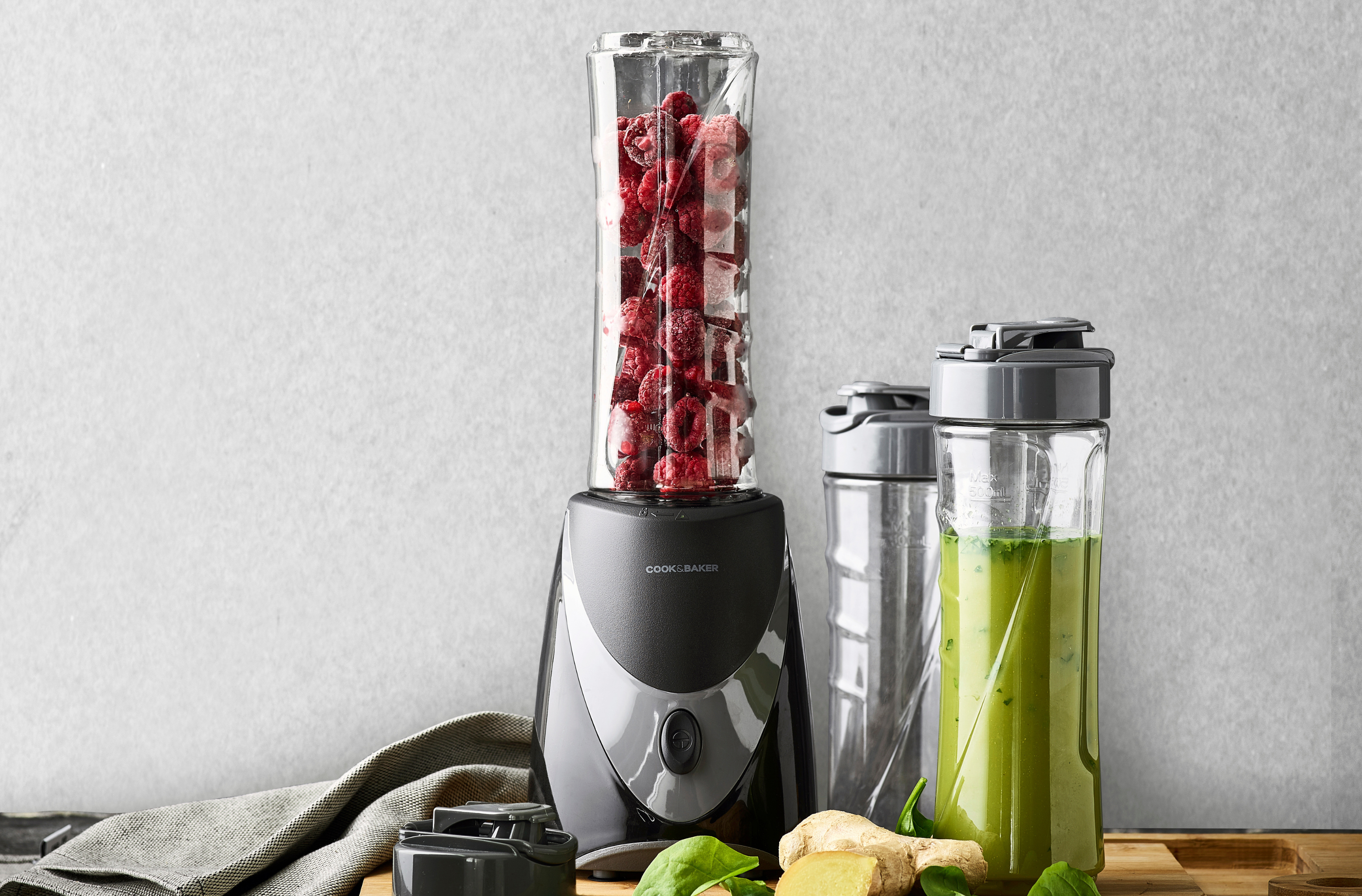 Smoothieblender med frosne hindbær