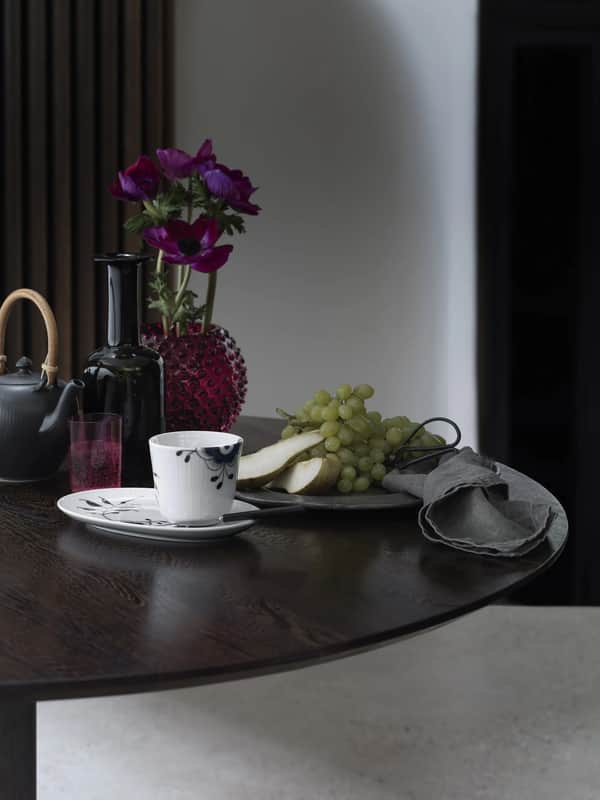 Royal Copenhagen uden hank Sort Mega Riflet Thermokop