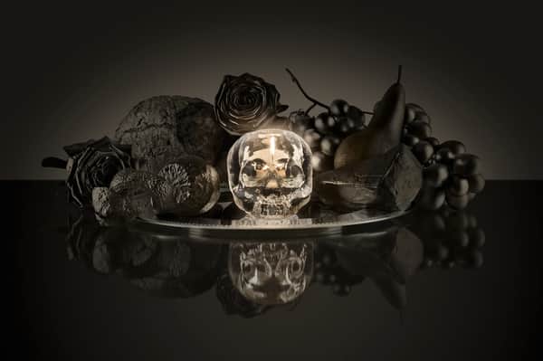 Kosta Boda fyrfadsstage Still Life Skull Lysestage